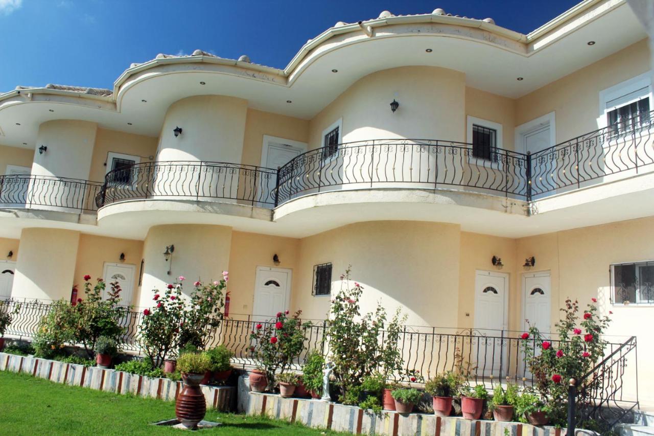 Ilektra Apartments Blue & Red Plataria Bagian luar foto